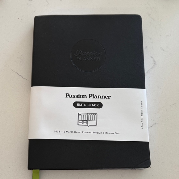 Passion Planner Elite Black 2025 - Picture 1 of 5